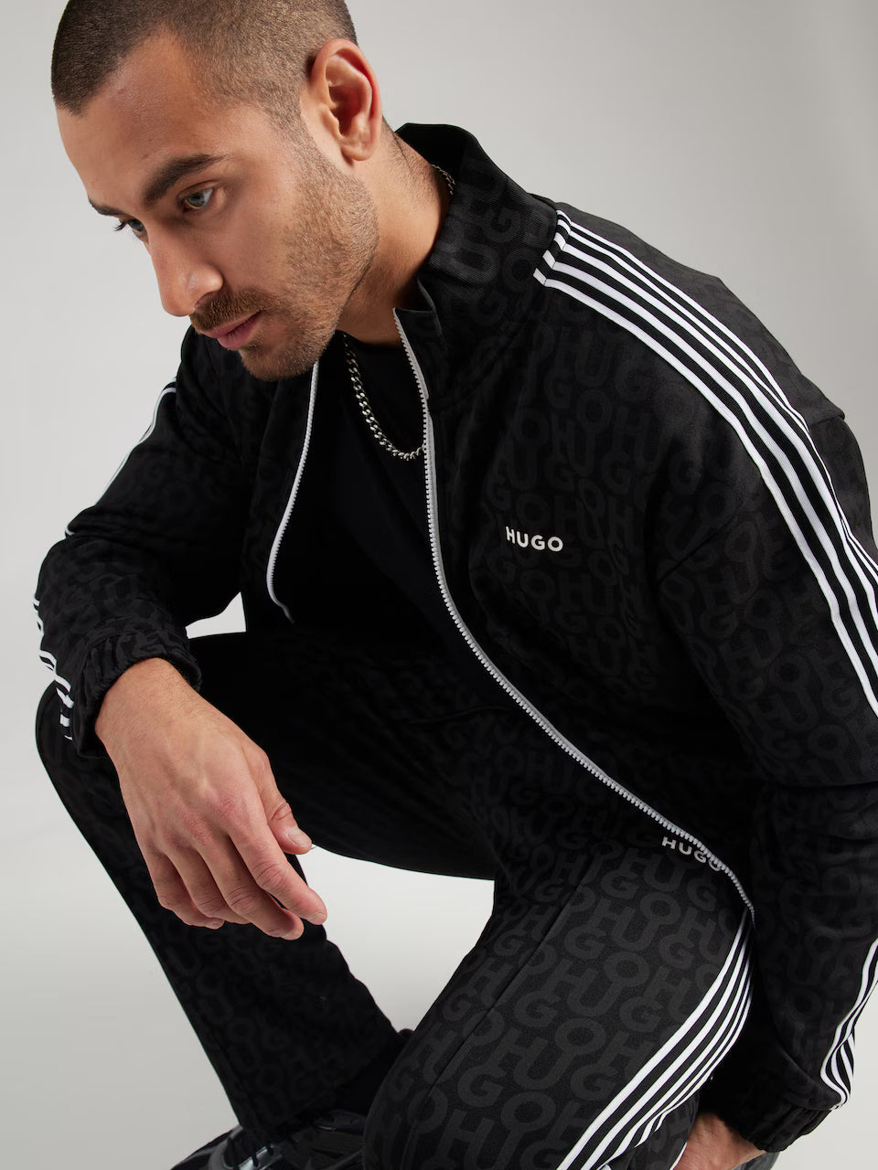 Trening 'Doduck/Don'HUGO pe Negru