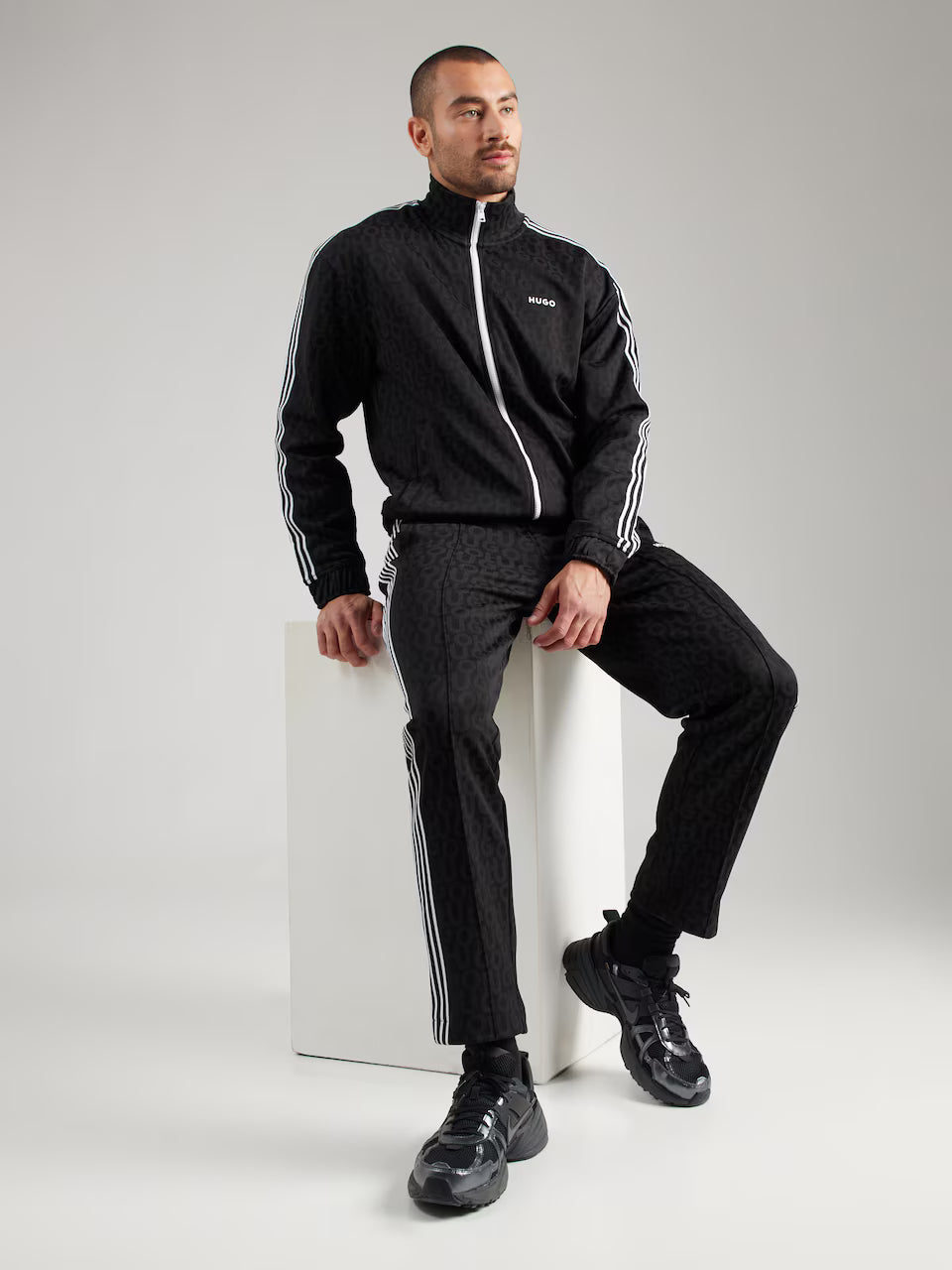 Trening 'Doduck/Don'HUGO pe Negru