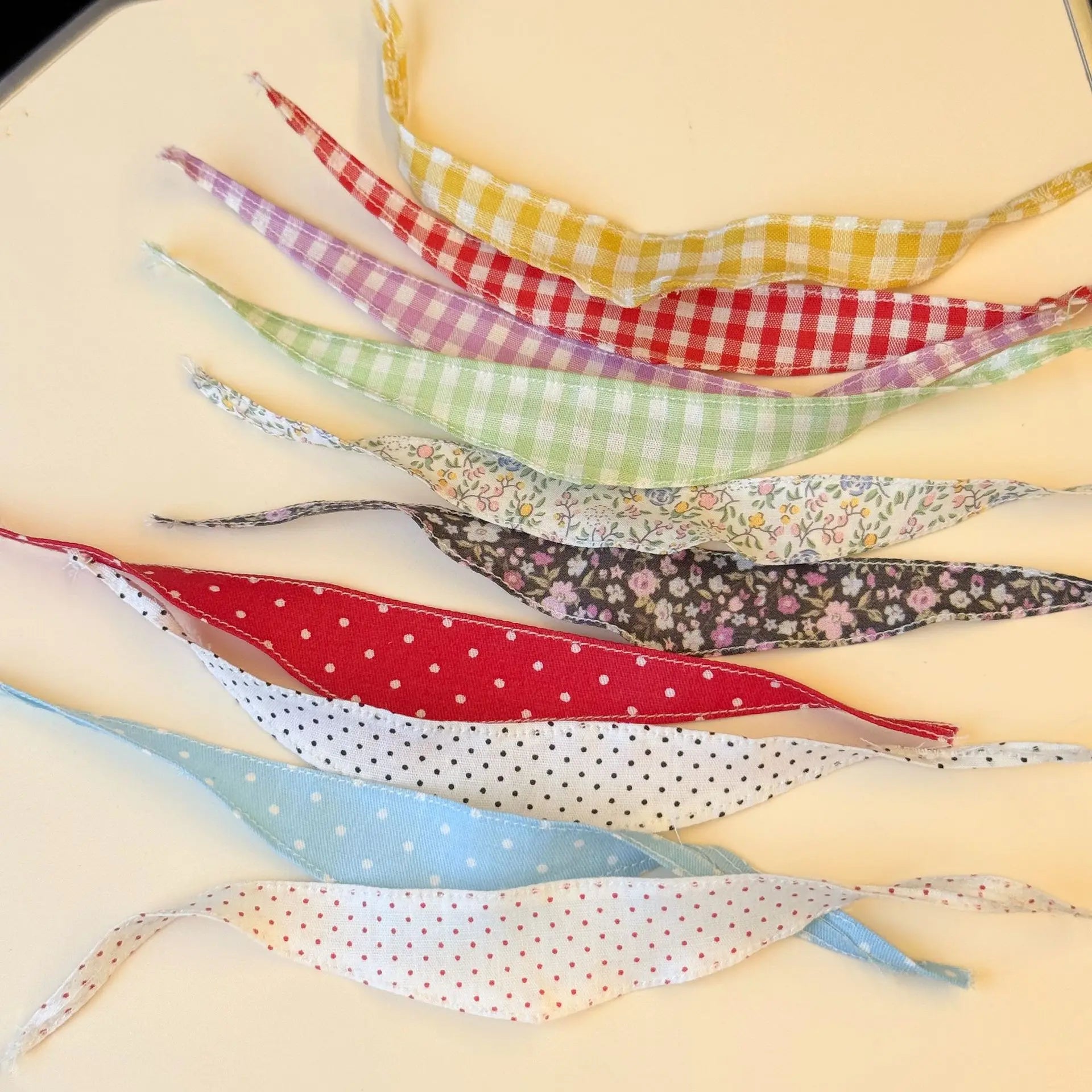 Labubu's fourth generation clothing, Labubu 4.0 doll clothing, mini doll clothing, changing bibs and drool towels.