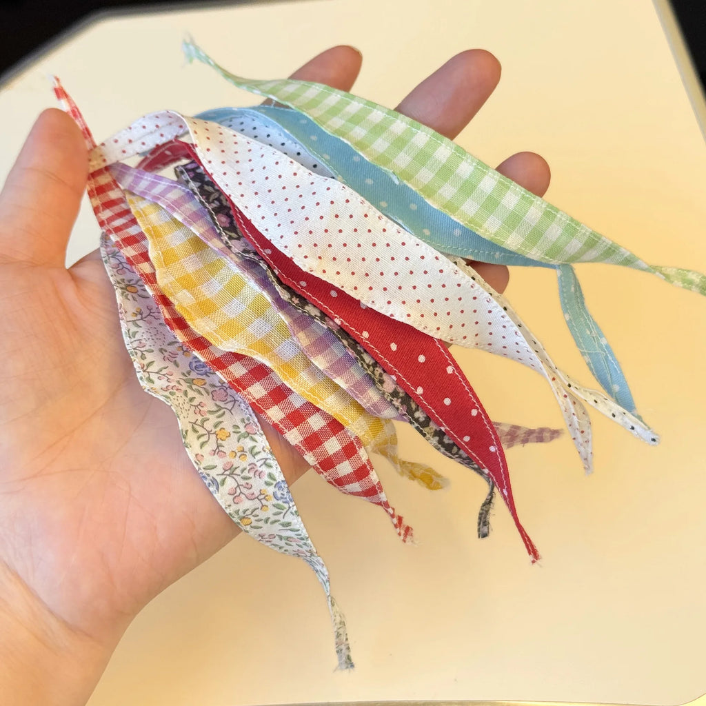 Labubu's fourth generation clothing, Labubu 4.0 doll clothing, mini doll clothing, changing bibs and drool towels.