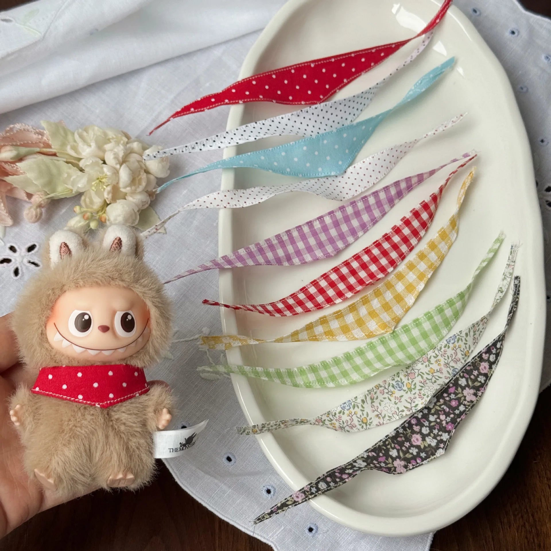 Labubu's fourth generation clothing, Labubu 4.0 doll clothing, mini doll clothing, changing bibs and drool towels.