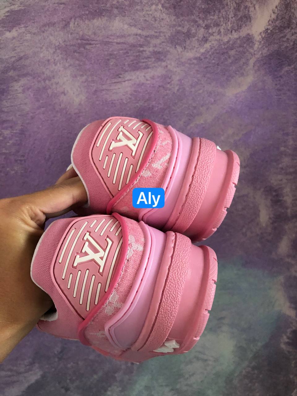 Luis Vuitton Roz Aly